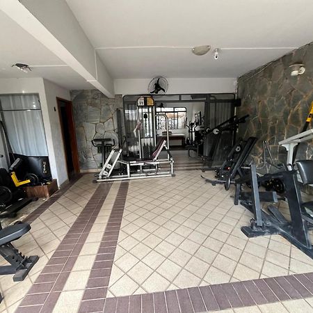 Casa Quintal Bueno! 5 Quartos Com Ar Split E Internet Ultra! Perto Do Melhor De Goiania! Marista Parques Areiao E Vaca Brava Hospital Premium Mater Dei Blue Fit Perdomo Goiania Shopping! Exteriér fotografie
