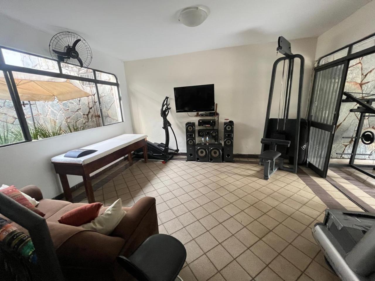Casa Quintal Bueno! 5 Quartos Com Ar Split E Internet Ultra! Perto Do Melhor De Goiania! Marista Parques Areiao E Vaca Brava Hospital Premium Mater Dei Blue Fit Perdomo Goiania Shopping! Exteriér fotografie